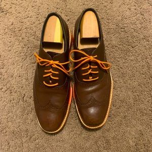 Beautiful COLE HAAN leather wingtips, brown w orange soles and strings. Size 10.